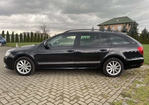 Skoda Superb cena 34900 przebieg: 260000, rok produkcji 2014 z Łobez małe 436